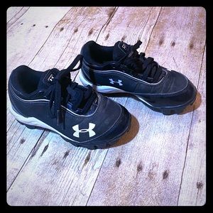 ⚫️KIDS UNDER ARMOUR CLEATS⚫️ SZ 10